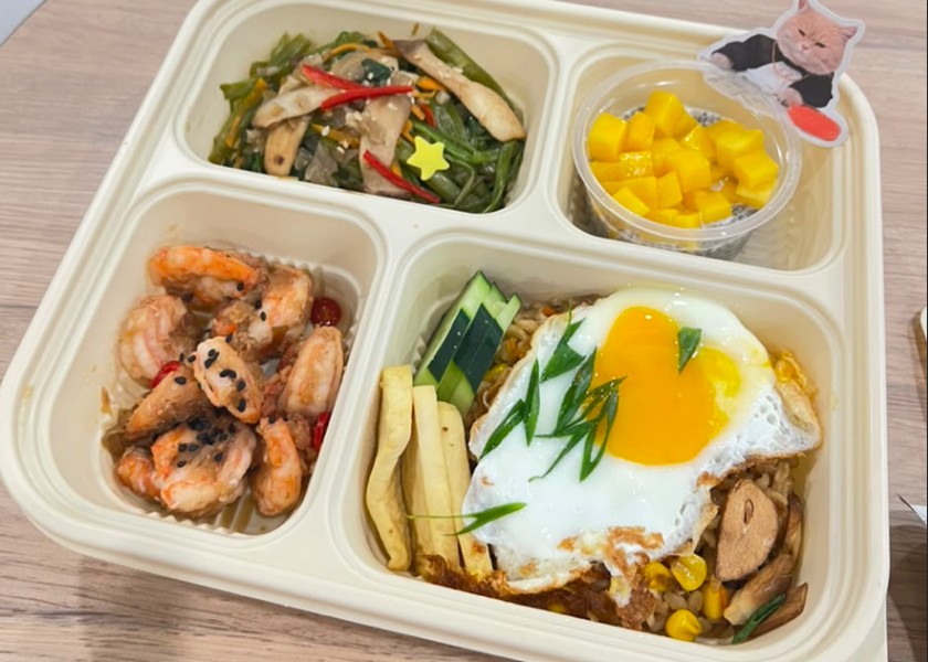 A Yumbox meal enjoyed by Shiu Min